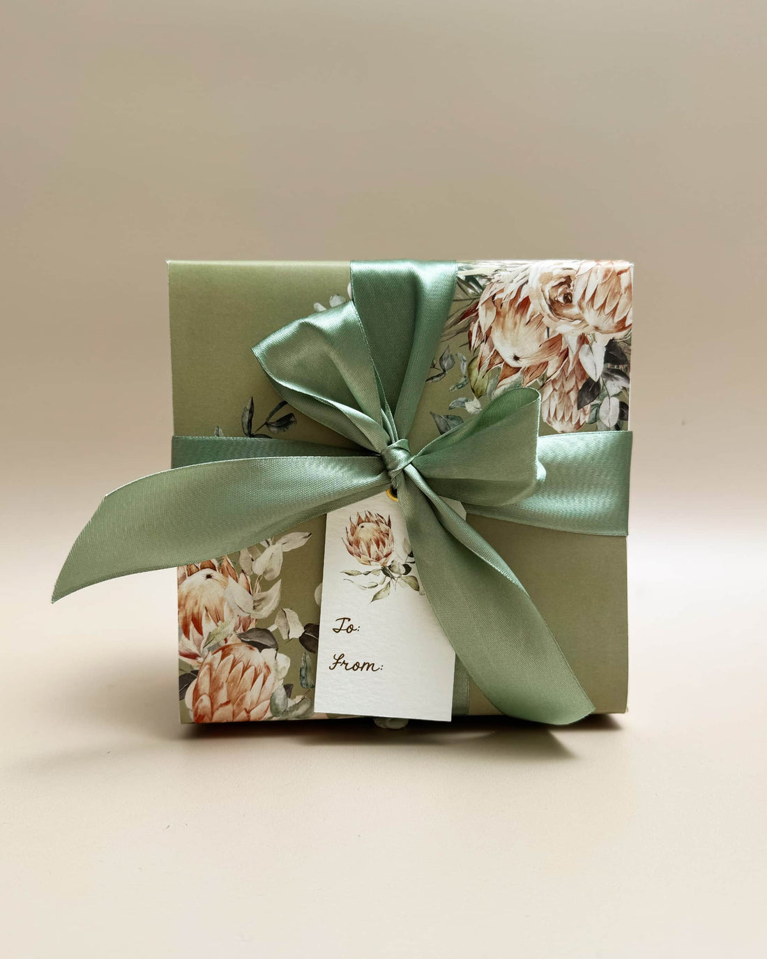 Protea Petal Green Gift Box (16.5cm)